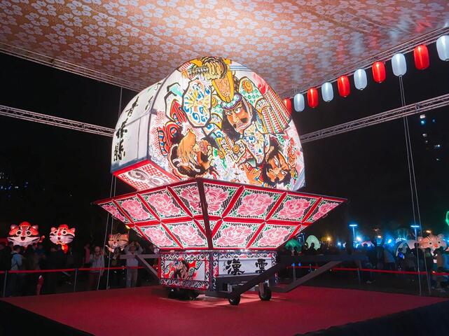 中台湾元宵灯会晚会 日本睡魔花灯亮相创高潮