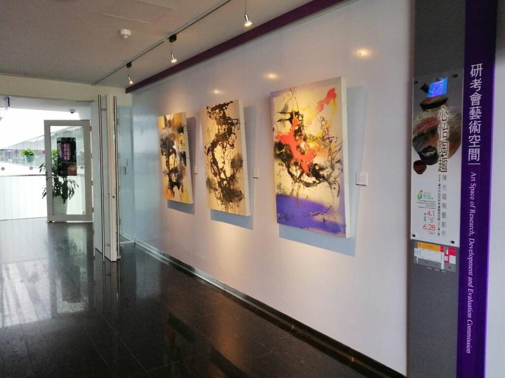 中市府艺术空间陶艺水墨展 即日起市政大楼展出