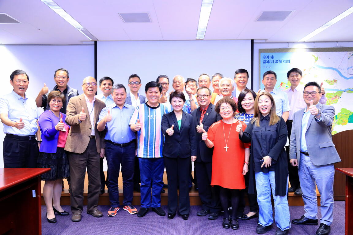 中市商圈观光文化产业联合会拜会 卢市长:敲锣打鼓行销台中