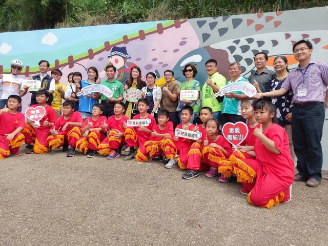 铁砧山彩绘墙换新装 灰面鵟鹰等大甲特色意象吸睛