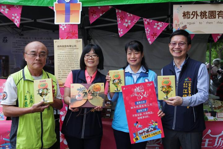 宣传台中购物节 中市府办客家商品展售