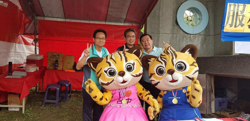 石虎逗趣可爱-成为全场焦点