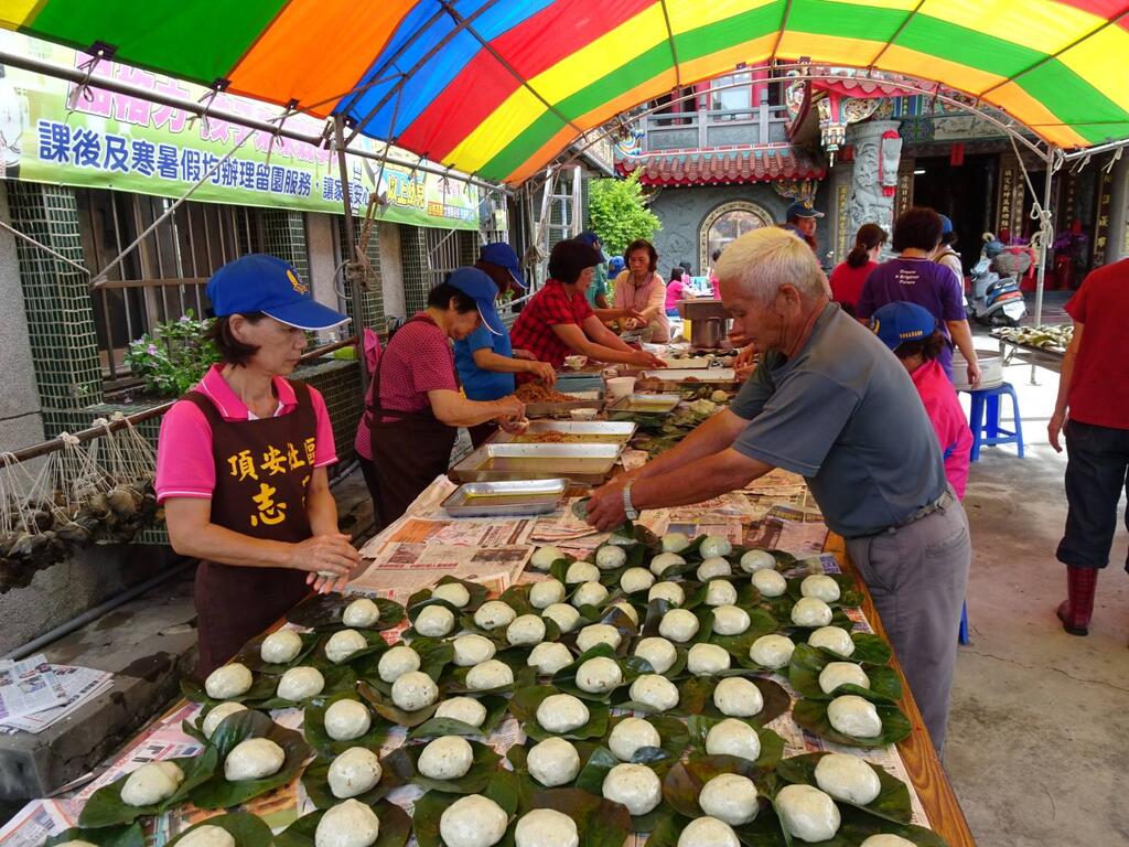 顶安社区草子粿比赛