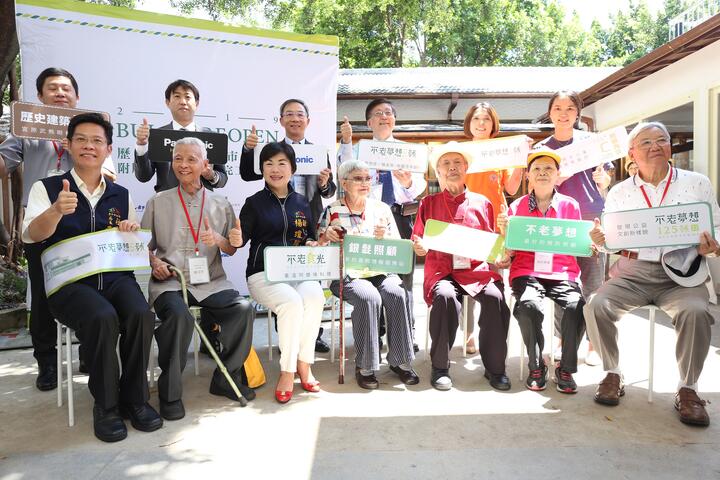 长辈们一起合影