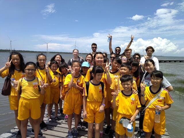 大秀hpb小天使带领外籍生至高美湿地参观