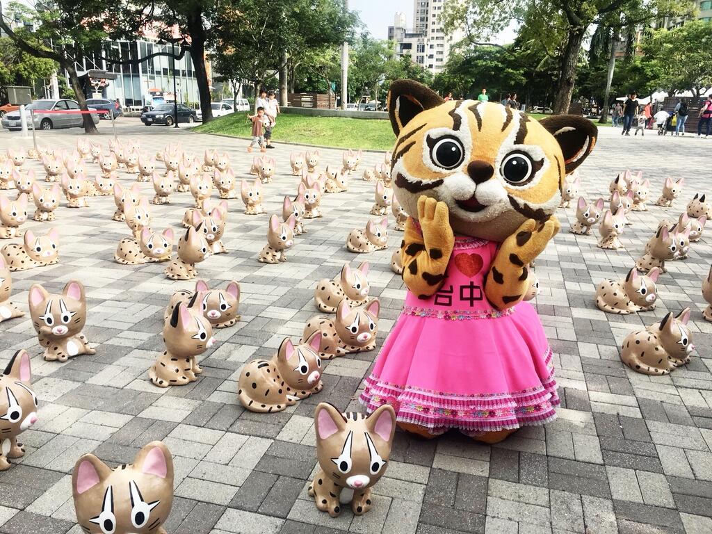 200纸雕石虎宣传台中购物节-美术园道商圈加入优惠行列