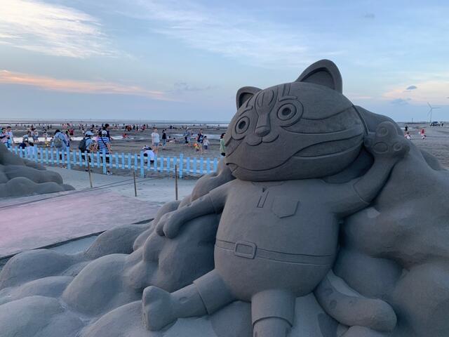 透过台中特色-海陆生态及大安港鲸鱼意象发想