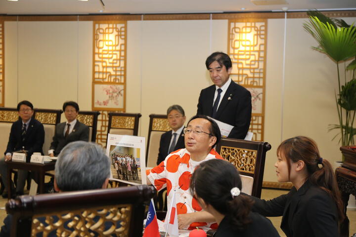 青森县知事三村申吾宣传青森苹果