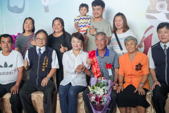 台中市108年度模范父亲与市长有约合照活动
