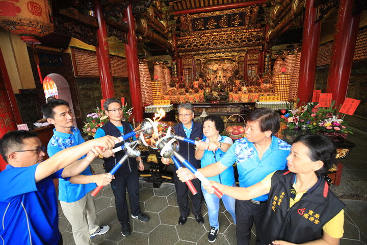 中市全市运动大会21日开跑-令狐副市长点燃圣火为选手加油