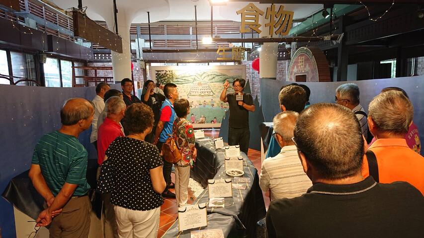 民众参观-齁齁滚龙神村-调查展