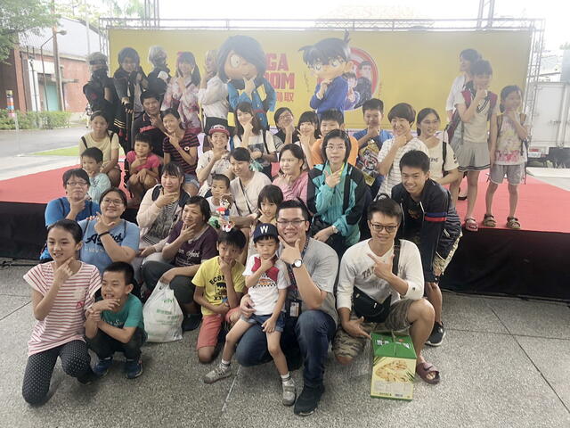 新闻局吴局长与现场来宾合照