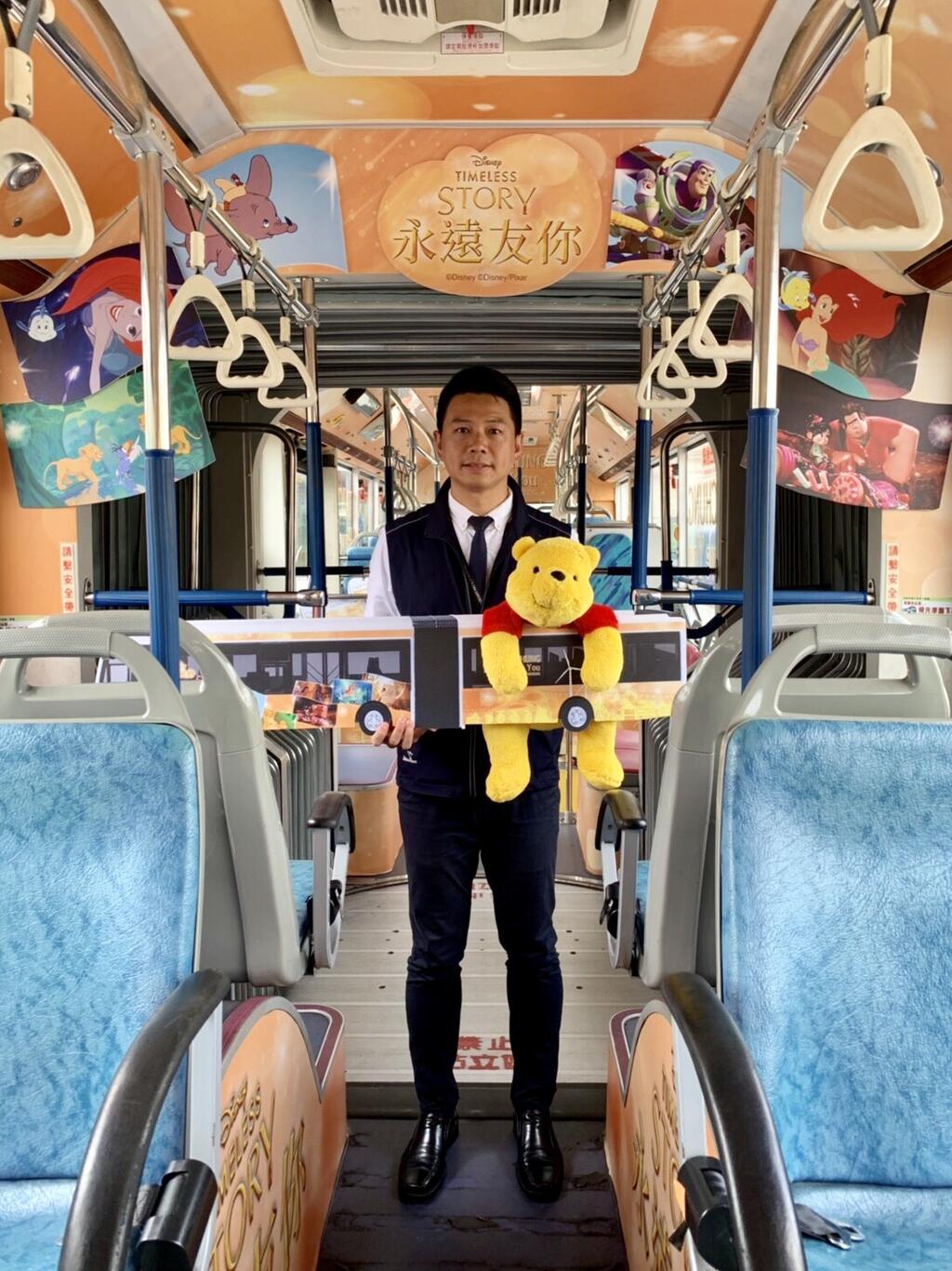 台中独家-全国首辆迪士尼彩绘双节公车上路