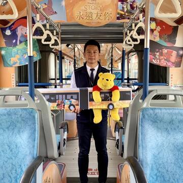 台中独家-全国首辆迪士尼彩绘双节公车上路