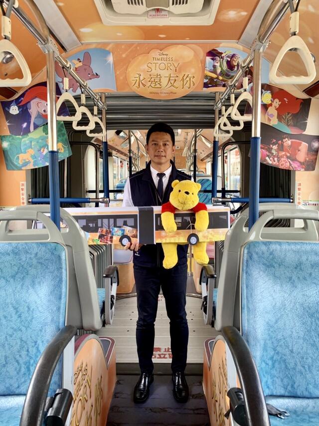 台中獨家-全國首輛迪士尼彩繪雙節公車上路