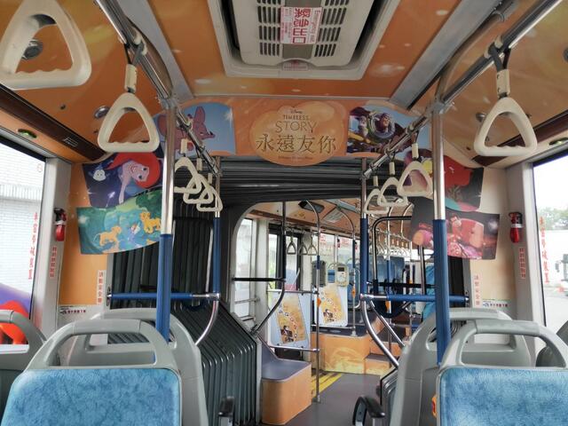 全國首輛迪士尼彩繪雙節公車上路photo5-台中市政府新聞局提供