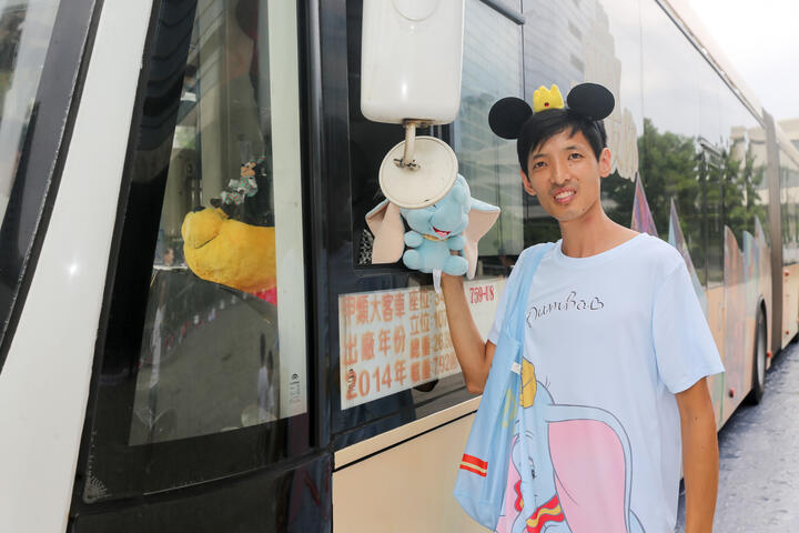 迪士尼永遠友你-主題彩繪雙節公車快閃活動-府前廣場驚喜現身4小時