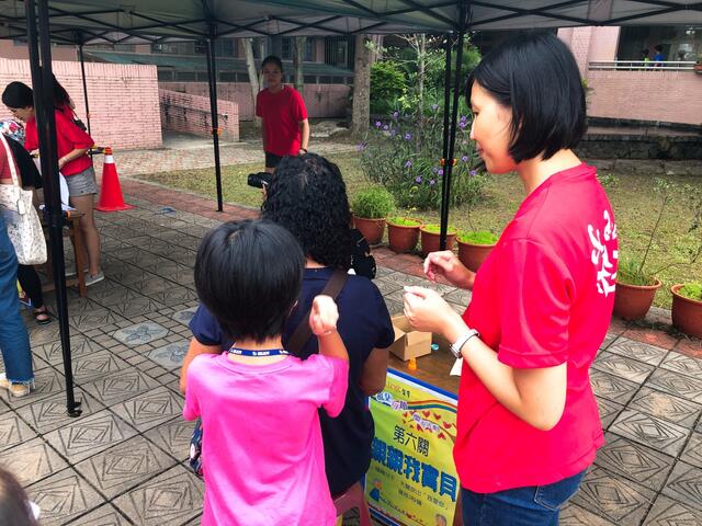 幫爺爺奶奶搥背5下