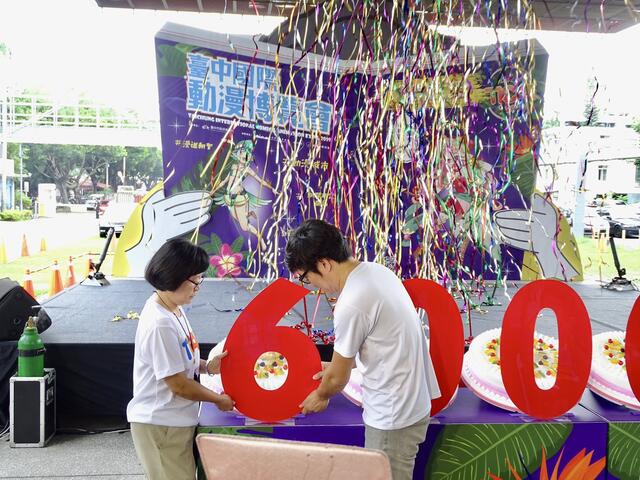 市府新聞局主任秘書陳瑜及策展人周育潤親自到場祝賀