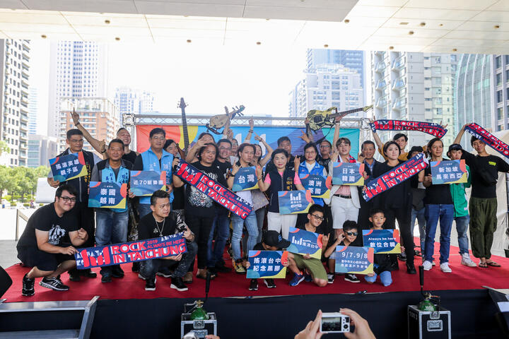 来自世界各地的-摇滚台中-乐团歌手大合照