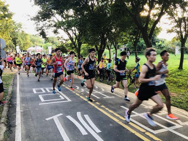 嫦娥奔月半程公益马拉松photo2-台中市政府运动局提供