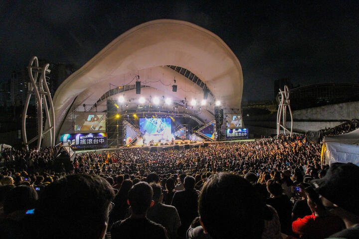 網頁-搖滾台中主舞台現場人潮-wat_6635