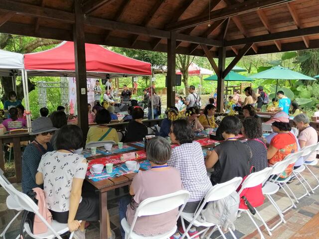 大批民眾熱情參與