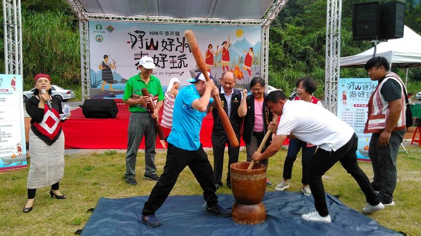 体验捣麻糬乐趣