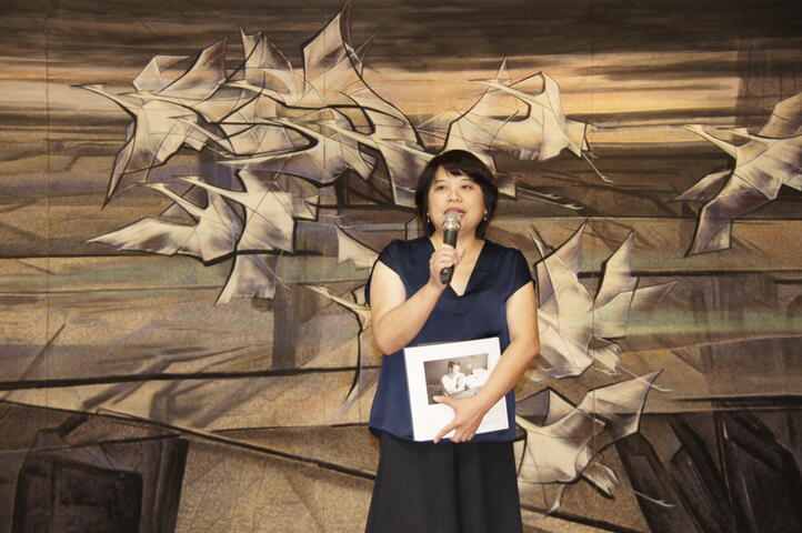 刘耕谷长女刘玲利代表致词谈到父亲的创作往事