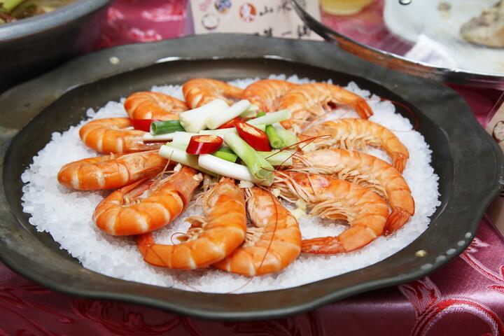 鲜美的陶板塩烤虾