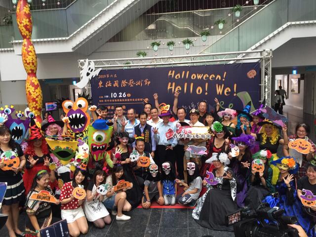 经发局长张峯源变装出席-2019第六届东海国际艺术节-halloween-hello-we-记者会