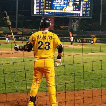 这周为中信兄弟球星恰恰引退赛