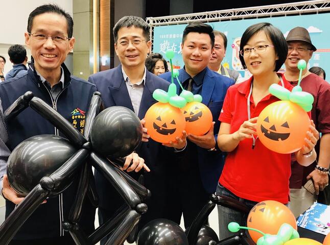 参加的民众还能跟着职人体验diy