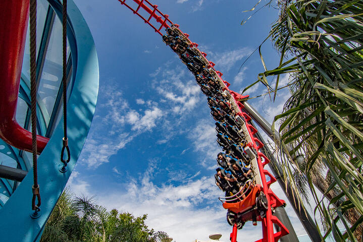 丽宝乐园-全球唯一断轨云霄飞车-抢救地心2