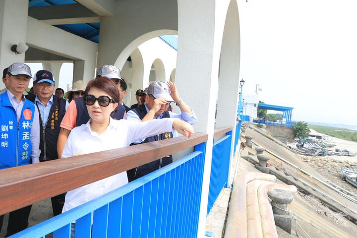 卢市长今-8-日前往丽水渔港视察景观工程改善情形