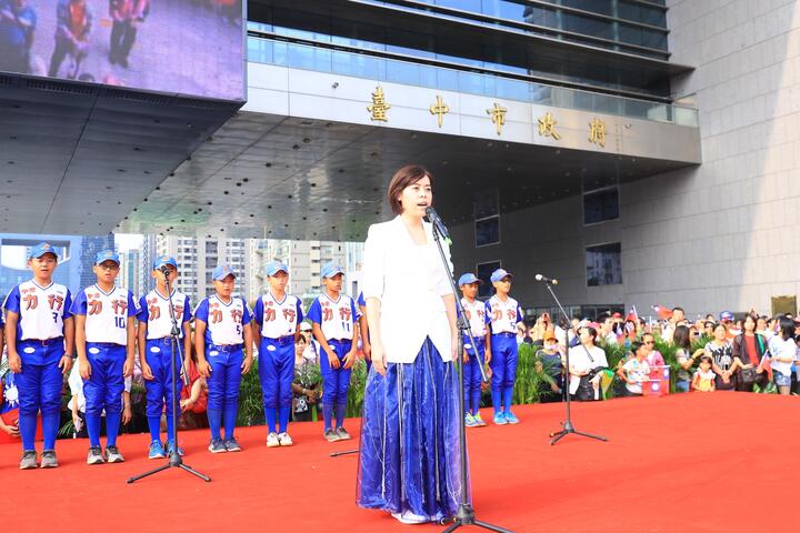 金曲歌后江慧仪领唱国歌