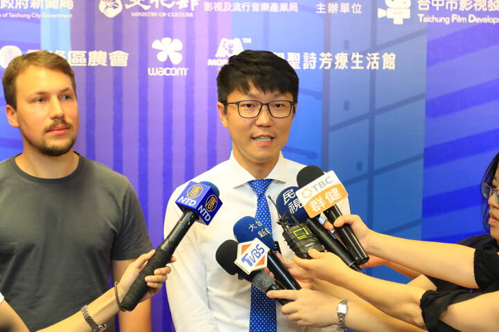 黃局長接受媒體訪問