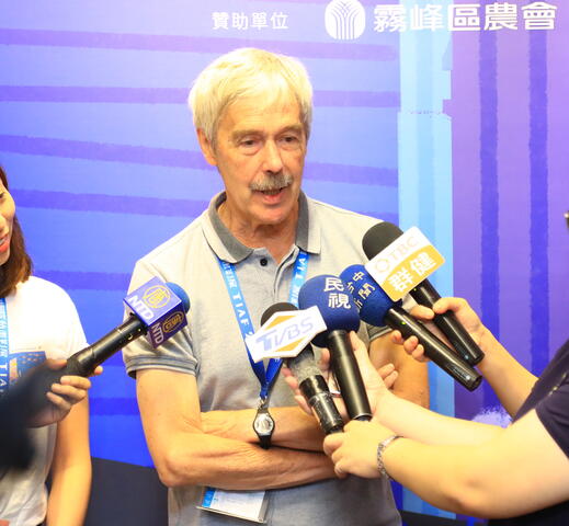 焦點導演海蒙庫莫接受媒體訪問