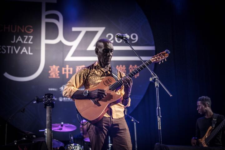 来自圣露西亚的乐团ronald-boo-hinkson