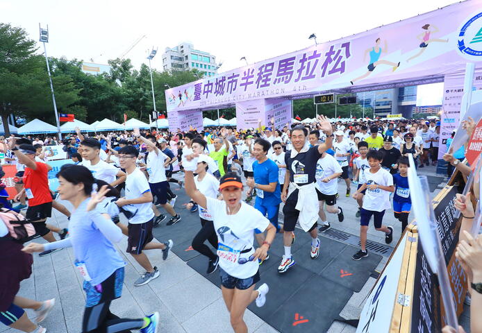 今年路跑参加人数突破万人