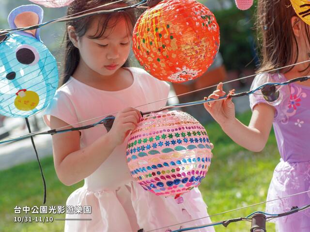 美丽的彩绘花灯