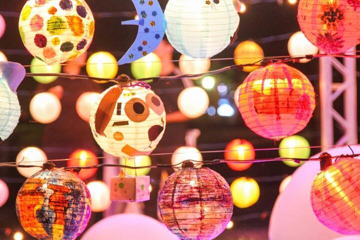 光影游乐园-彩绘花灯墙绽放光芒