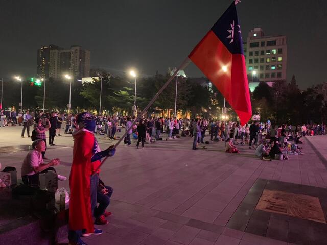 球迷着国旗装为中华队加油