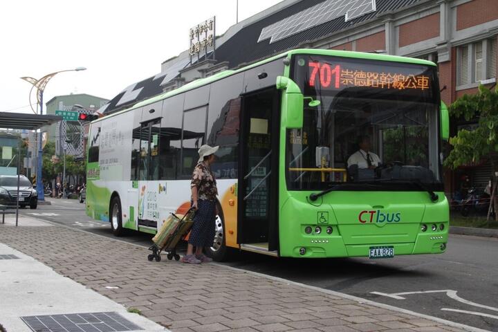 低碳交通領頭羊-中市電動公車增至182輛