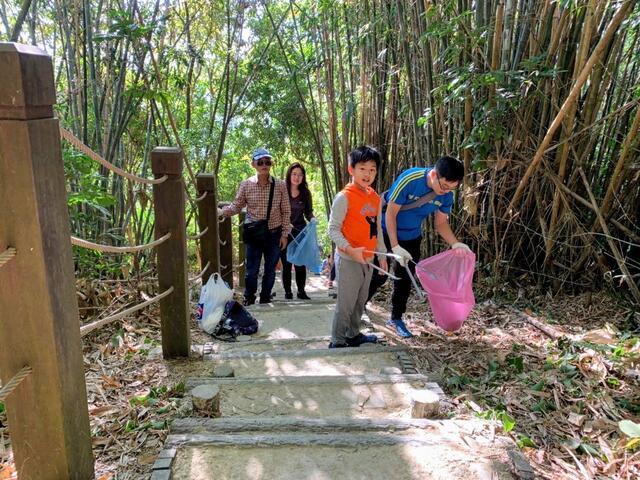 台中市政府觀光旅遊局舉行淨山活動-以實際行動維護台灣山林生態