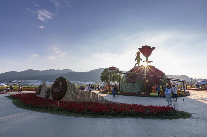 动态主装置-玫瑰星球-吸引上百万民众争睹打卡