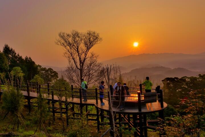 image1637099255058373133