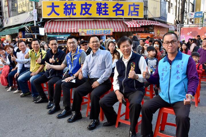 台中市政府經濟發展局今-14-日舉辦-2019豐原廟東復興商圈歡樂購嘉年華-活動-經發局長張峯源-立委江啟臣-市議員陳清龍等人皆到場響應