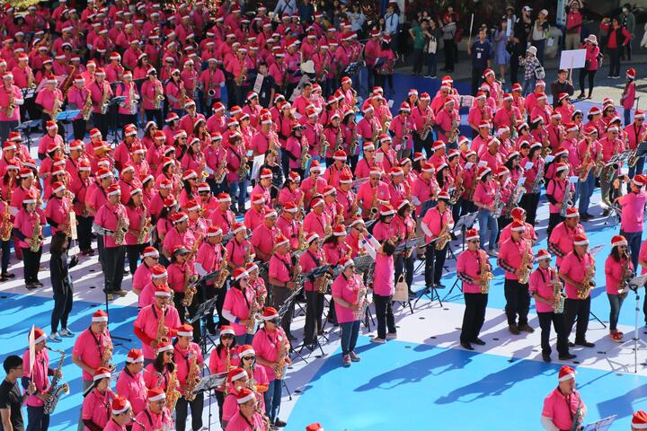 一早千名樂手在麗寶樂園廣場集結