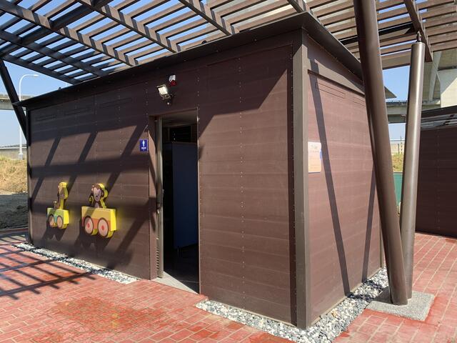 丁台花海-男厕外观